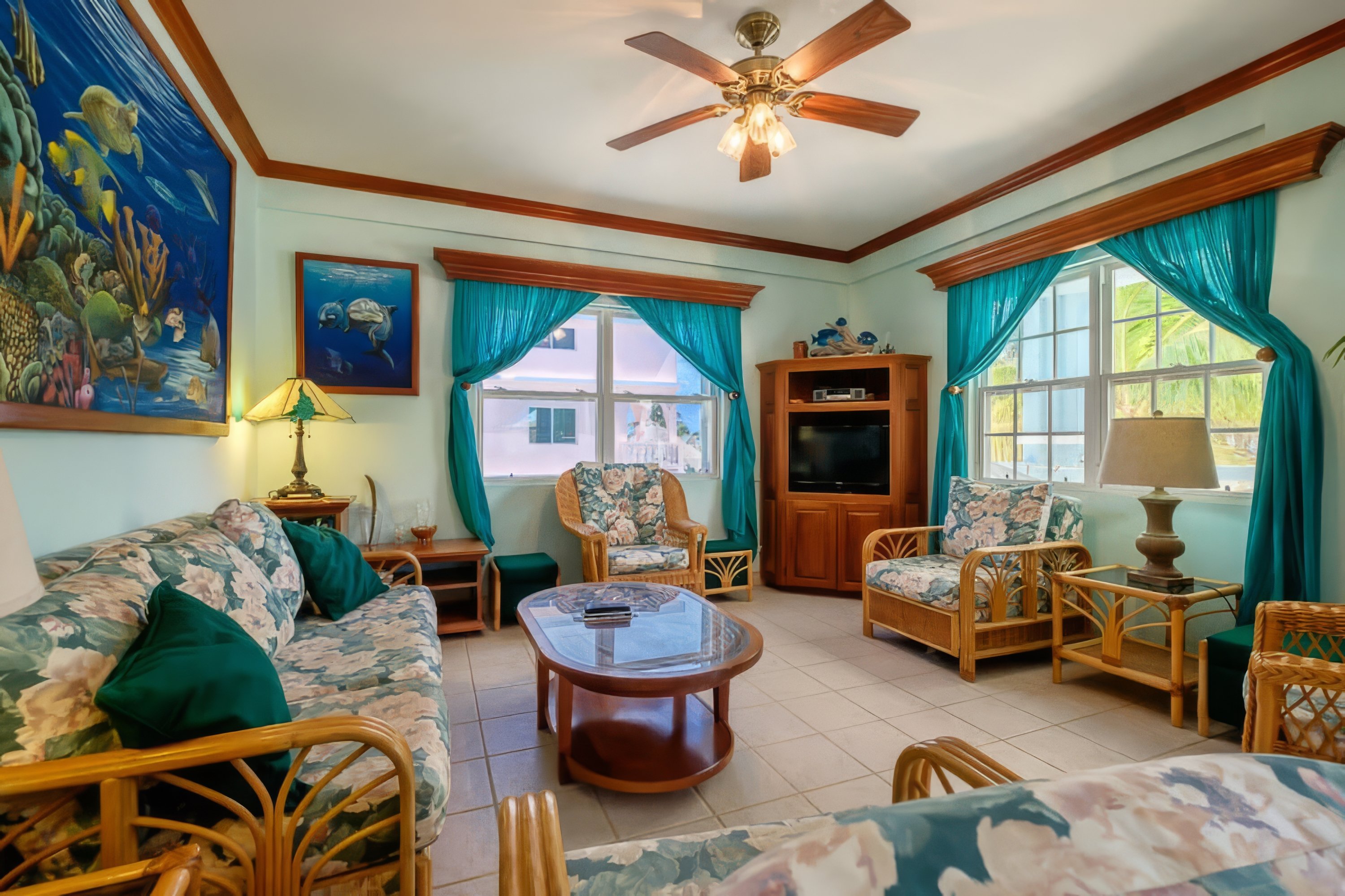 Cast-Away: Tropical Themed Three Bedroom Condo