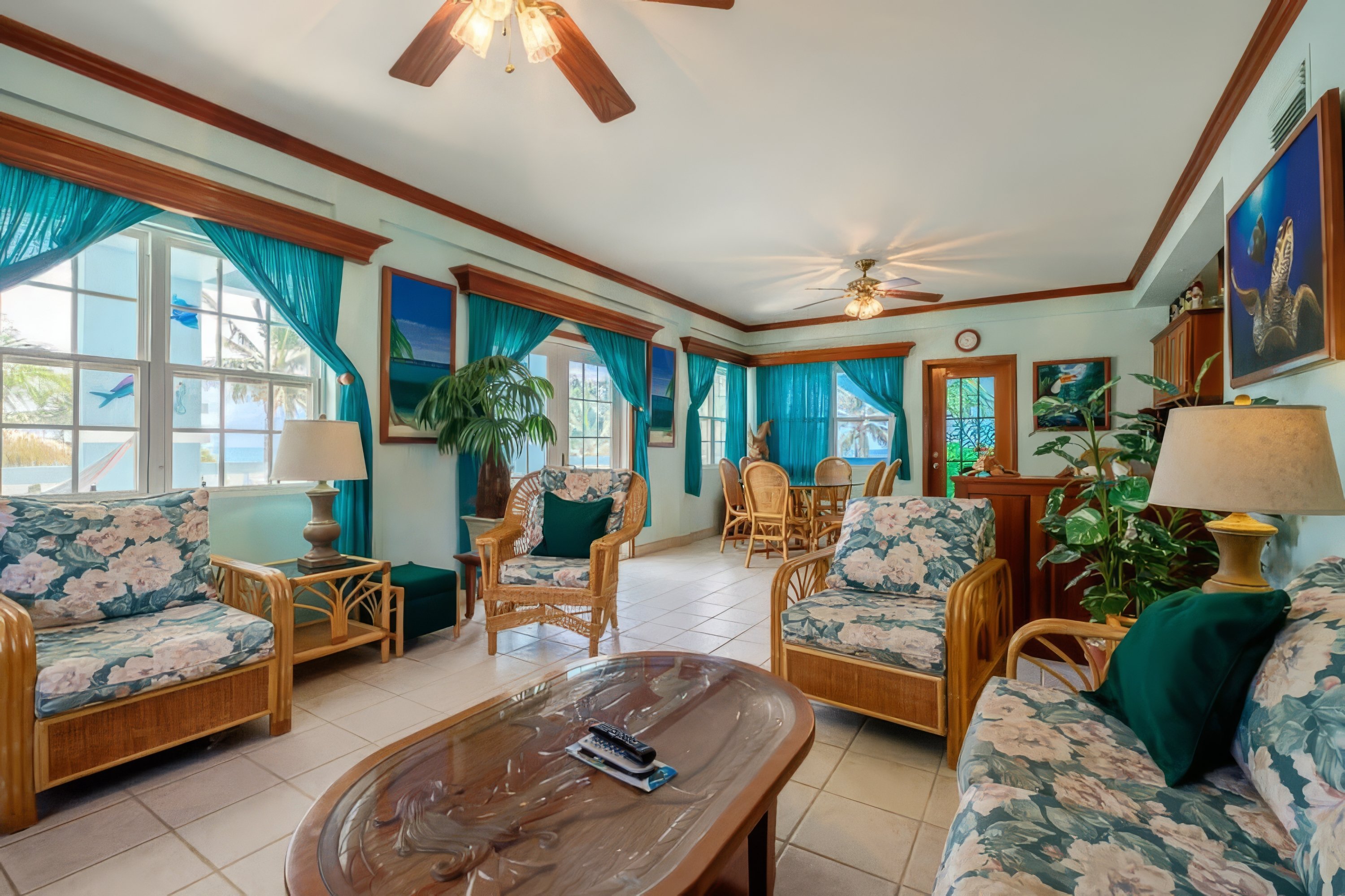 Cast-Away: Tropical Themed Three Bedroom Condo