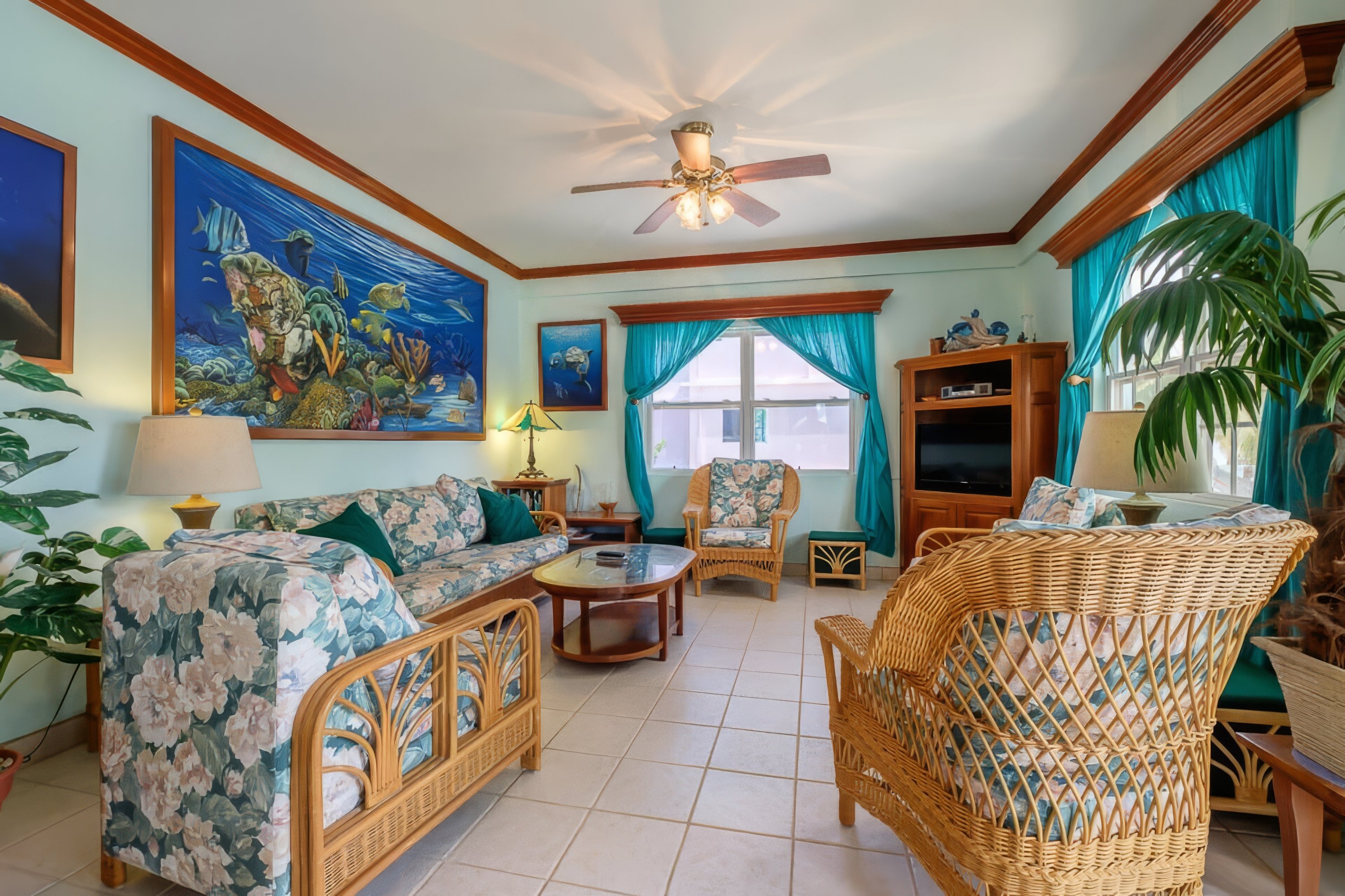 Cast-Away: Tropical Themed Three Bedroom Condo