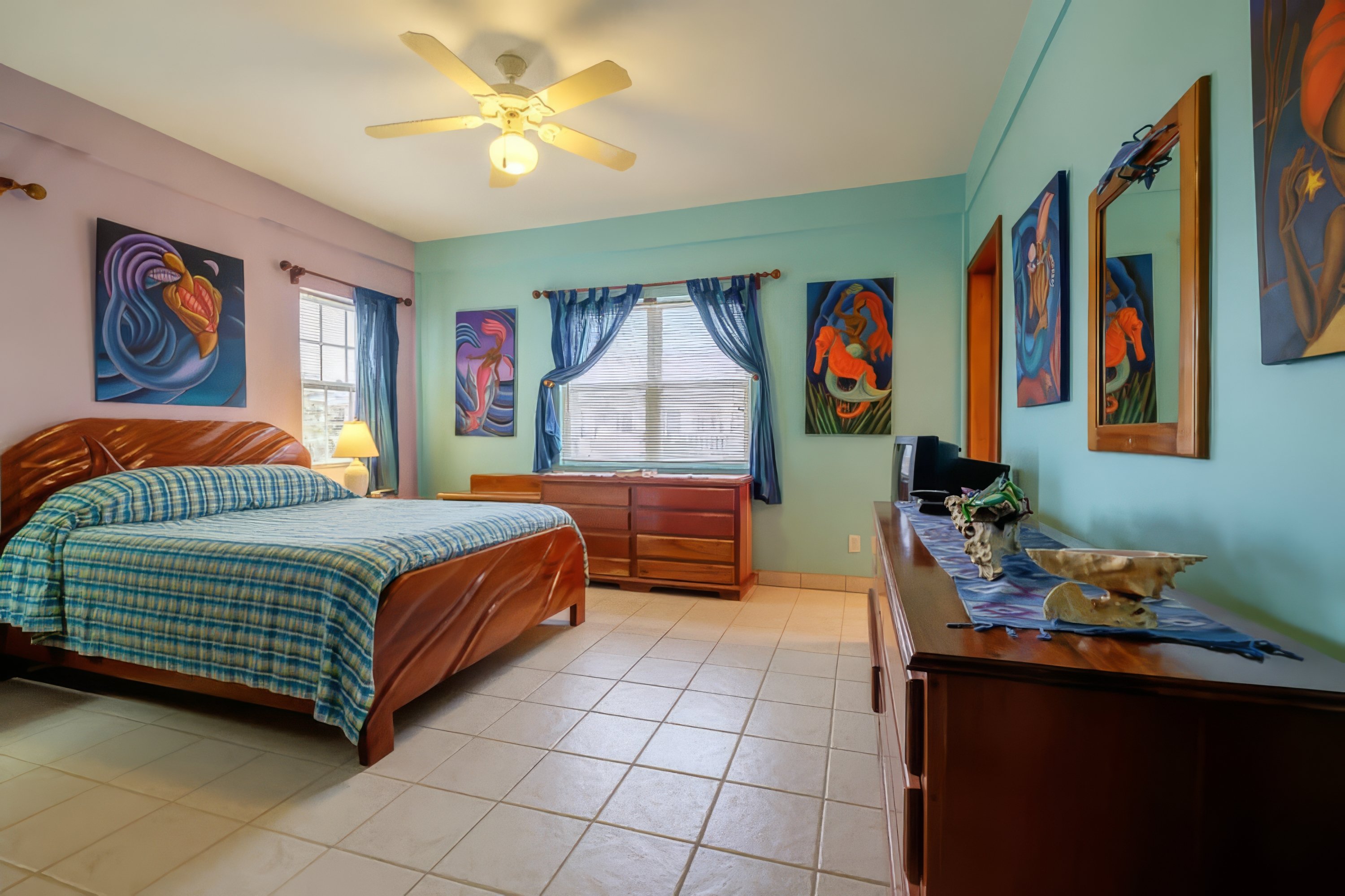 Cast-Away: Tropical Themed Three Bedroom Condo